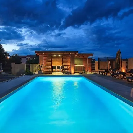 Stylish & Luxury Villa With Pool, Biliard, Extra Pool Heating Available - Wiibuk Villa *