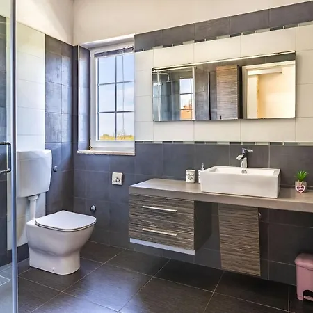 Stylish & Luxury Villa With Pool, Biliard, Extra Pool Heating Available - Wiibuk * Pula