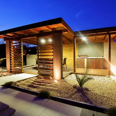 וילה Stylish & Luxury With Pool, Biliard, Extra Pool Heating Available - Wiibuk *