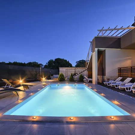 Stylish & Luxury Villa With Pool, Biliard, Extra Pool Heating Available - Wiibuk Villa *