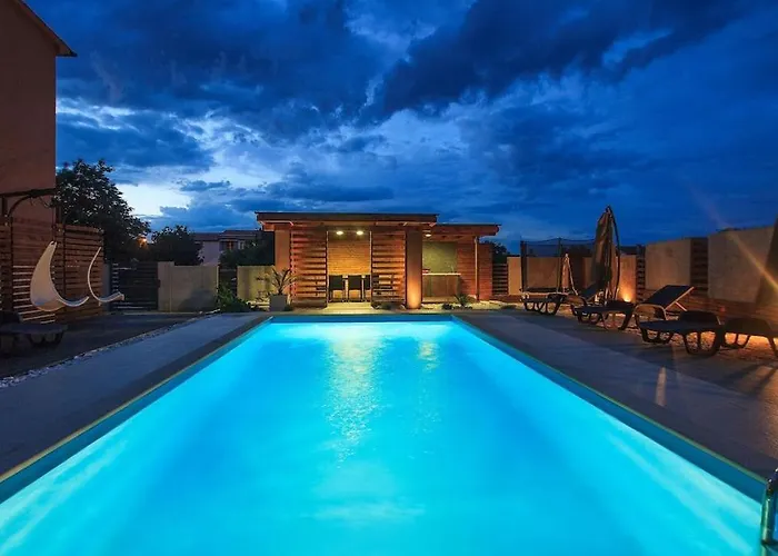 Stylish & Luxury Villa With Pool, Biliard, Extra Pool Heating Available - Wiibuk Villa *