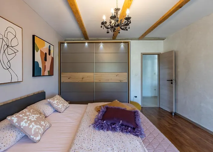 Stylish & Luxury Villa With Pool, Biliard, Extra Pool Heating Available - Wiibuk *