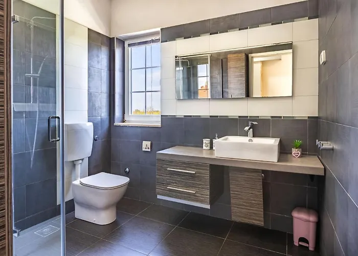 Stylish & Luxury With Pool, Biliard, Extra Pool Heating Available - Wiibuk * Pula