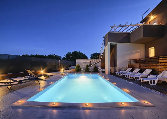 Stylish & Luxury With Pool, Biliard, Extra Pool Heating Available - Wiibuk Vila *