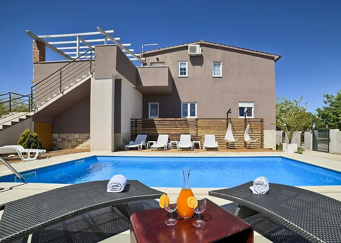Stylish & Luxury Villa With Pool, Biliard, Extra Pool Heating Available - Wiibuk * Pula