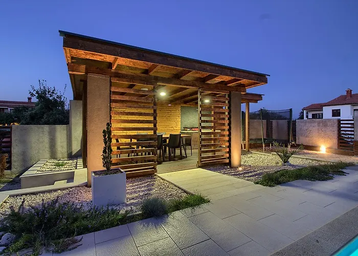 Stylish & Luxury With Pool, Biliard, Extra Pool Heating Available - Wiibuk