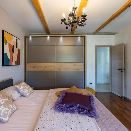 Stylish & Luxury With Pool, Biliard, Extra Pool Heating Available - Wiibuk *