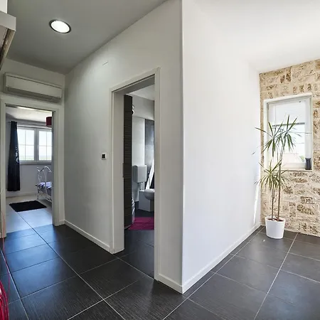 Stylish & Luxury With Pool, Biliard, Extra Pool Heating Available - Wiibuk *