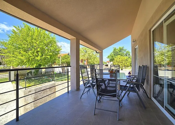 Stylish & Luxury With Pool, Biliard, Extra Pool Heating Available - Wiibuk * Pula