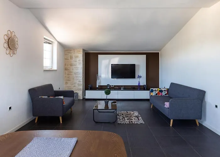 Stylish & Luxury With Pool, Biliard, Extra Pool Heating Available - Wiibuk Villa