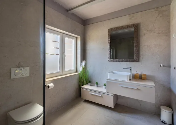 Stylish & Luxury With Pool, Biliard, Extra Pool Heating Available - Wiibuk Pula