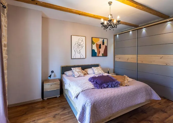 Villa Stylish & Luxury With Pool, Biliard, Extra Pool Heating Available - Wiibuk Pula