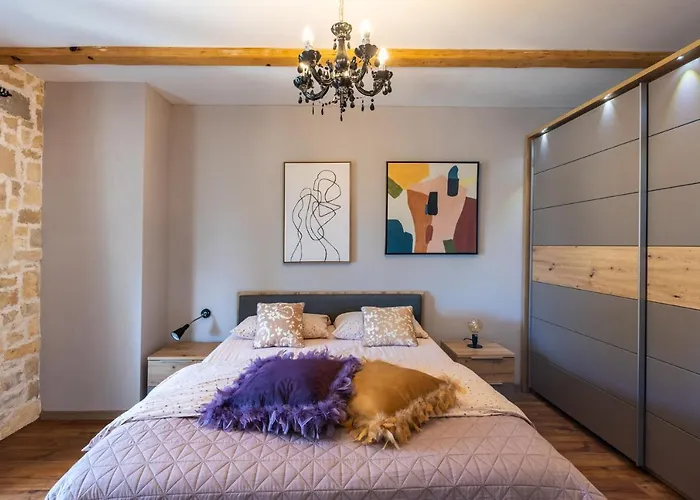 Stylish & Luxury With Pool, Biliard, Extra Pool Heating Available - Wiibuk * Pula