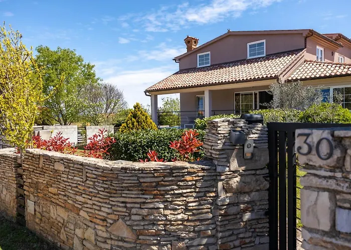 Stylish & Luxury With Pool, Biliard, Extra Pool Heating Available - Wiibuk Pula