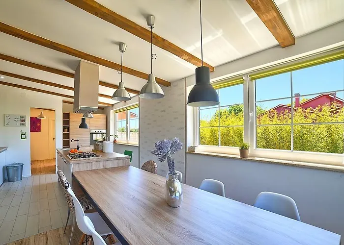 Stylish & Luxury With Pool, Biliard, Extra Pool Heating Available - Wiibuk Pola