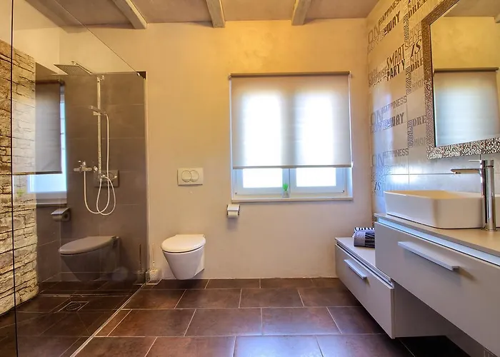 Villa Stylish & Luxury With Pool, Biliard, Extra Pool Heating Available - Wiibuk *