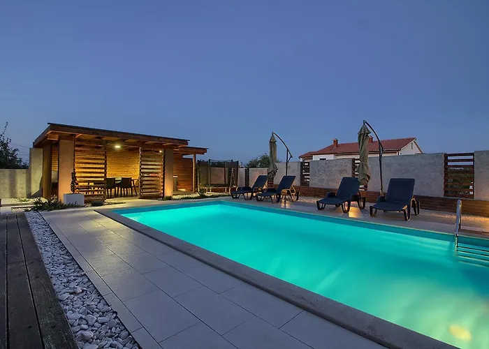Stylish & Luxury With Pool, Biliard, Extra Pool Heating Available - Wiibuk
