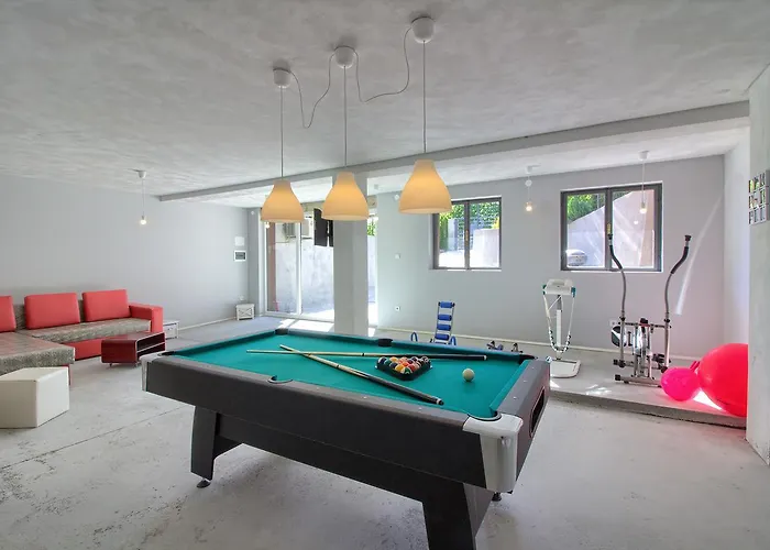 Stylish & Luxury With Pool, Biliard, Extra Pool Heating Available - Wiibuk * Pola