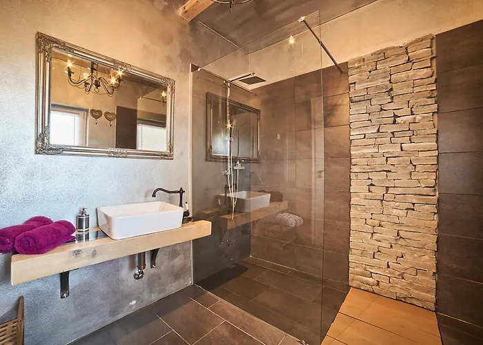 Stylish & Luxury With Pool, Biliard, Extra Pool Heating Available - Wiibuk Villa