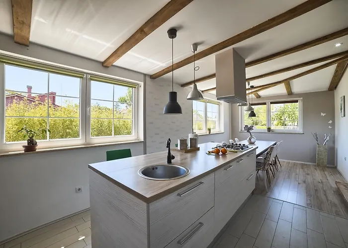 Stylish & Luxury With Pool, Biliard, Extra Pool Heating Available - Wiibuk