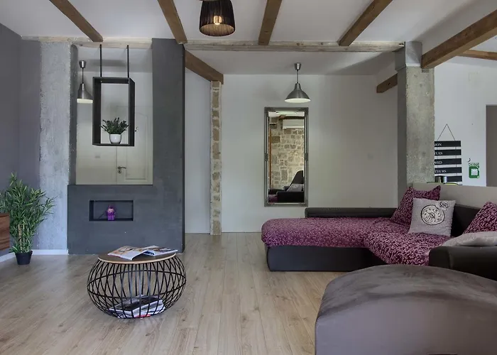 Villa Stylish & Luxury With Pool, Biliard, Extra Pool Heating Available - Wiibuk Pula