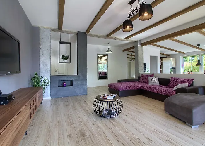 Stylish & Luxury With Pool, Biliard, Extra Pool Heating Available - Wiibuk * Pula