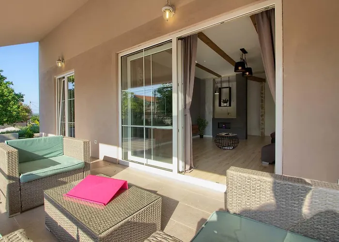 Stylish & Luxury With Pool, Biliard, Extra Pool Heating Available - Wiibuk *