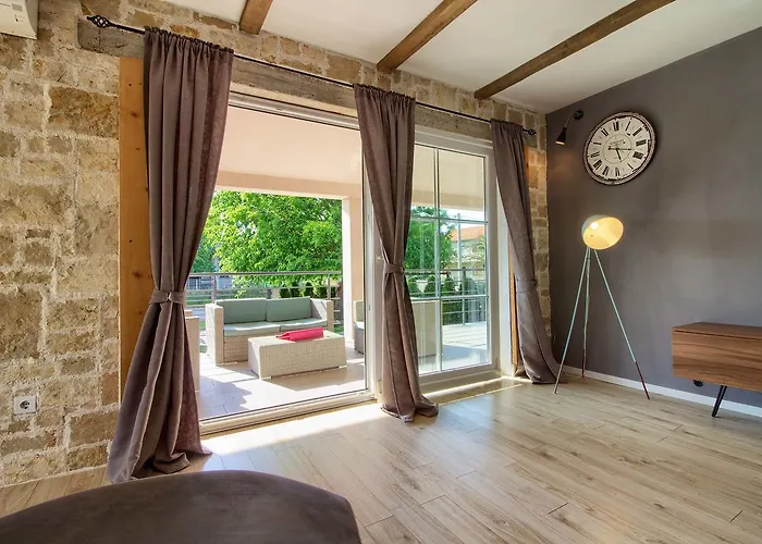 Stylish & Luxury With Pool, Biliard, Extra Pool Heating Available - Wiibuk Pola