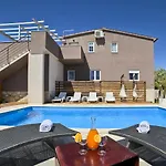 Stylish & Luxury With Pool, Biliard, Extra Pool Heating Available - Wiibuk * Πούλα