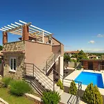 Stylish & Luxury With Pool, Biliard, Extra Pool Heating Available - Wiibuk * Πούλα