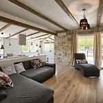 Βίλα Stylish & Luxury With Pool, Biliard, Extra Pool Heating Available - Wiibuk *