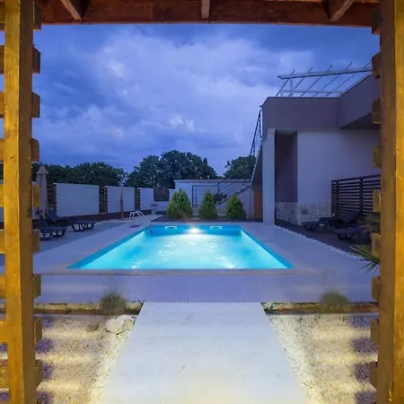 Stylish & Luxury With Pool, Biliard, Extra Pool Heating Available - Wiibuk * 普拉