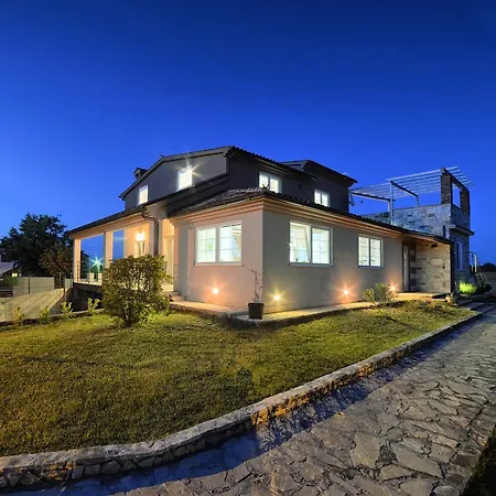 Stylish & Luxury With Pool, Biliard, Extra Pool Heating Available - Wiibuk 别墅