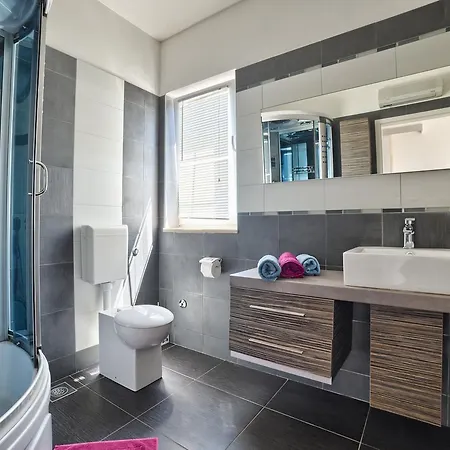Stylish & Luxury With Pool, Biliard, Extra Pool Heating Available - Wiibuk Villa *