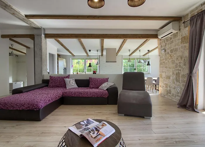 Stylish & Luxury Villa With Pool, Biliard, Extra Pool Heating Available - Wiibuk Vila